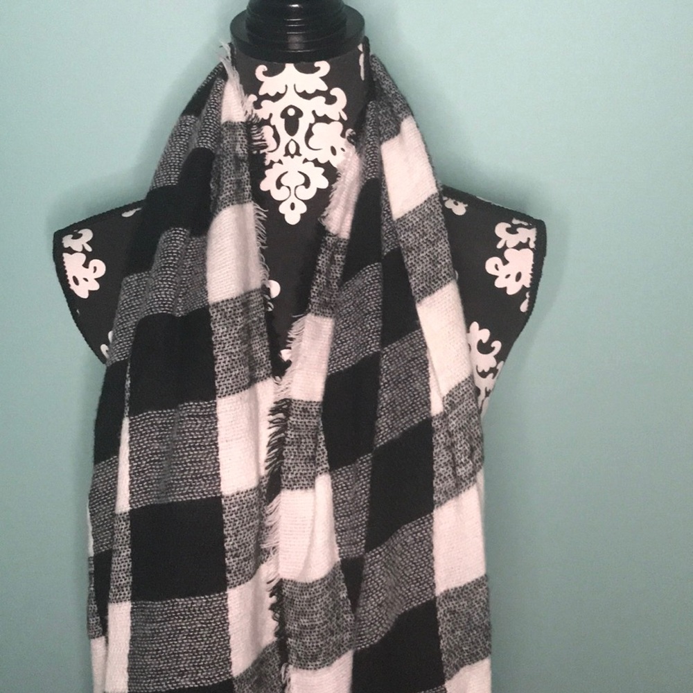 Checkered scarf